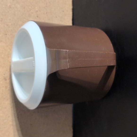 Vintage Rubbermaid 1 1/2 Quart Pitcher - Picture 2 of 11